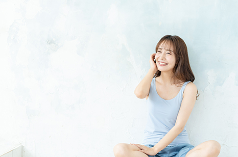 微笑む若い女性1