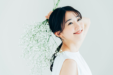 微笑む若い女性2
