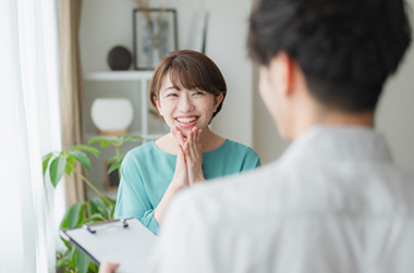 医師に相談して安心した女性